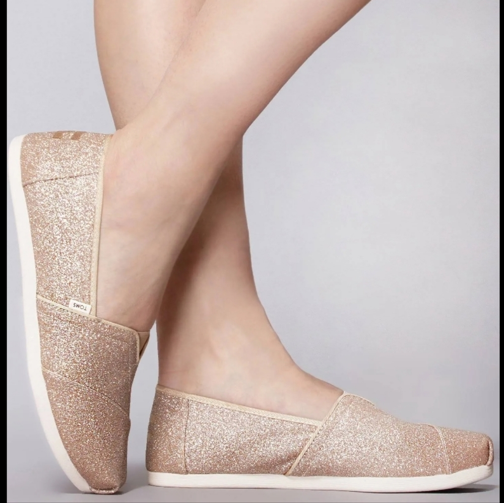 TOMS Womens Size 8 Gold Sparkle Loafers 🌟